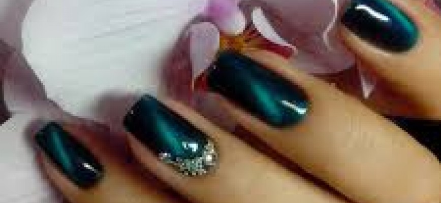 آموزش طراحی ناخن با پودر مگنت 